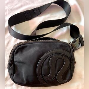 Lululemon EVERYWHERE BELT BAG 1L Trench Black Opal LARGE LOGO Fanny Pack